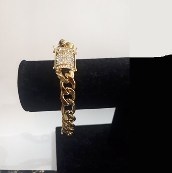 Double curb bracelet with zirconium button latch