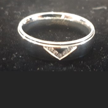 V engraved with zirconium ring