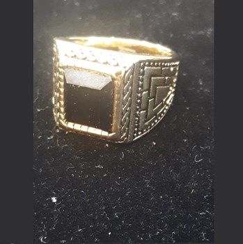 Faux onyx detailed  gold plated  stainless steel 18 carat ring