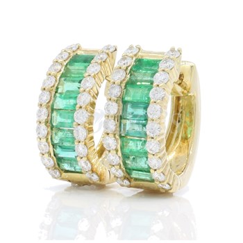 Emerald Earrings with 2m6g97 Carats